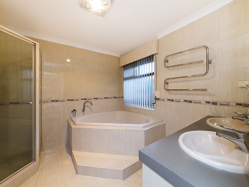 121 Centennial Avenue, Bertram WA 6167