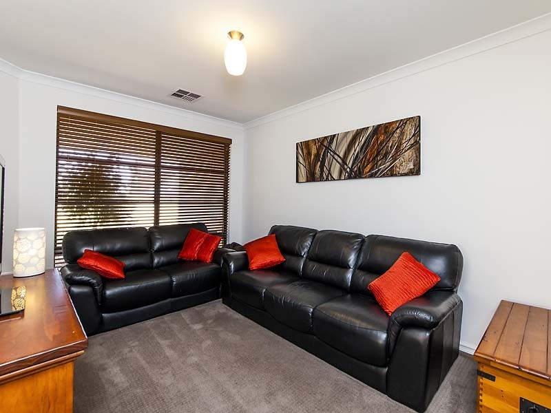 35 Stokesay Street, Orelia WA 6167