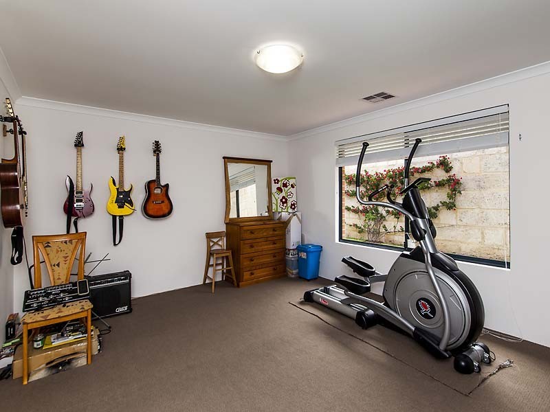 35 Stokesay Street, Orelia WA 6167