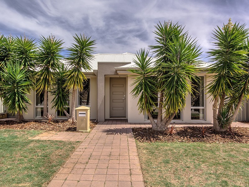 14 Petersfield Lane, Wellard WA 6170