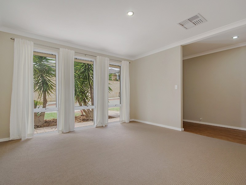 14 Petersfield Lane, Wellard WA 6170