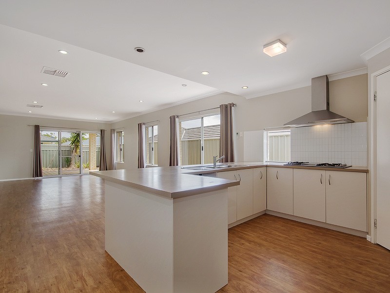 14 Petersfield Lane, Wellard WA 6170