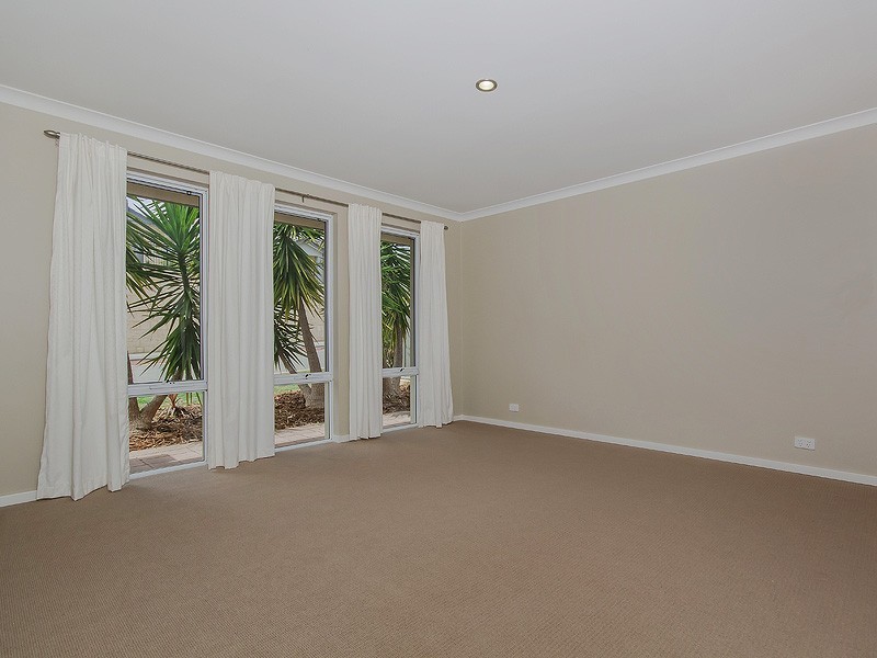 14 Petersfield Lane, Wellard WA 6170