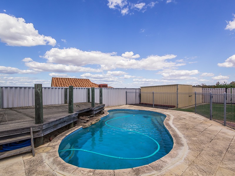 3 Cawdor Lane, Orelia WA 6167