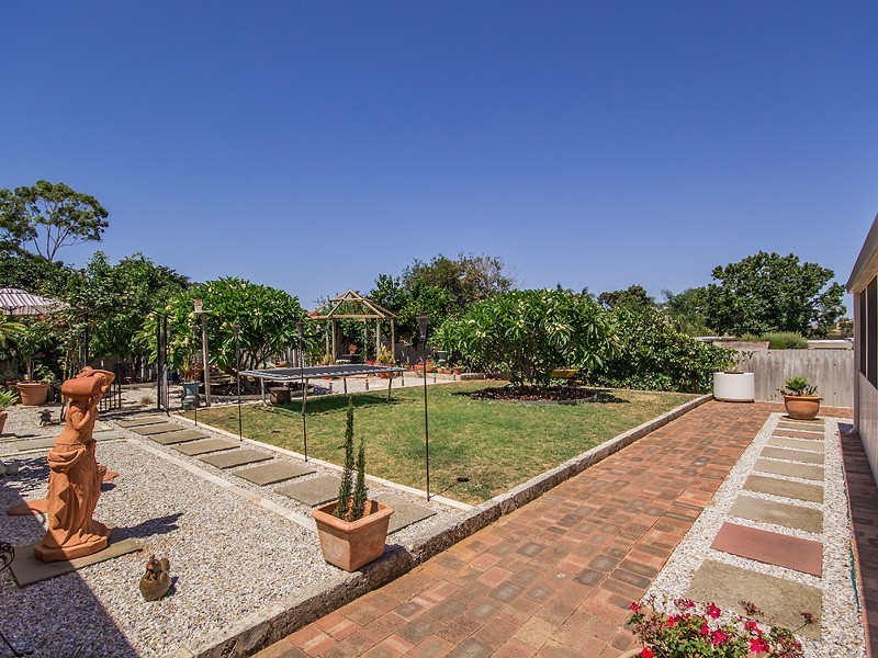 12 Pudney Place, Orelia WA 6167