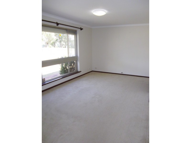 16 Cowling Way, Parmelia WA 6167