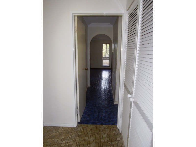 16 Cowling Way, Parmelia WA 6167