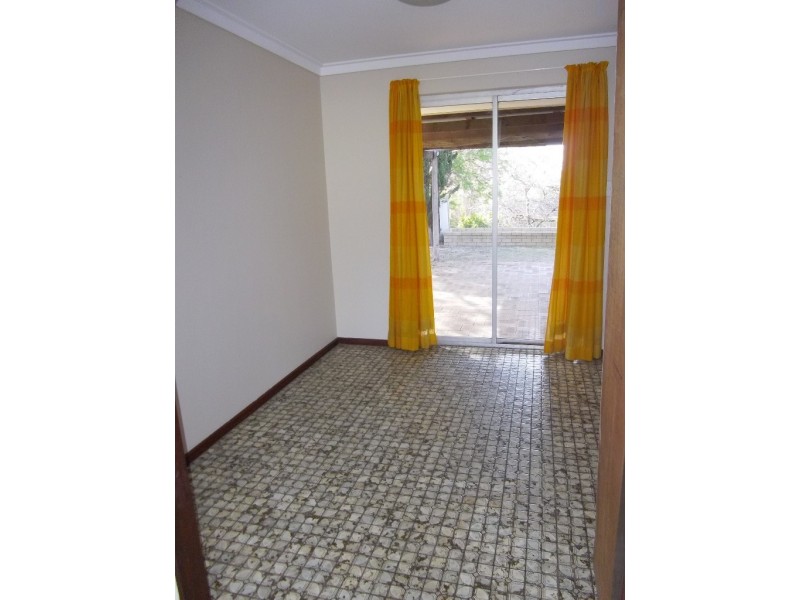 16 Cowling Way, Parmelia WA 6167