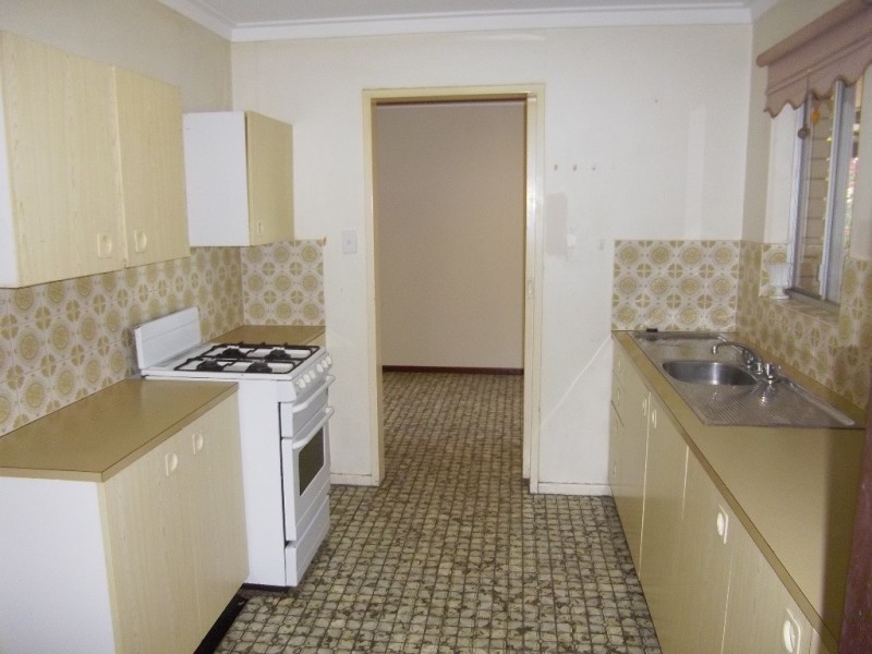 16 Cowling Way, Parmelia WA 6167