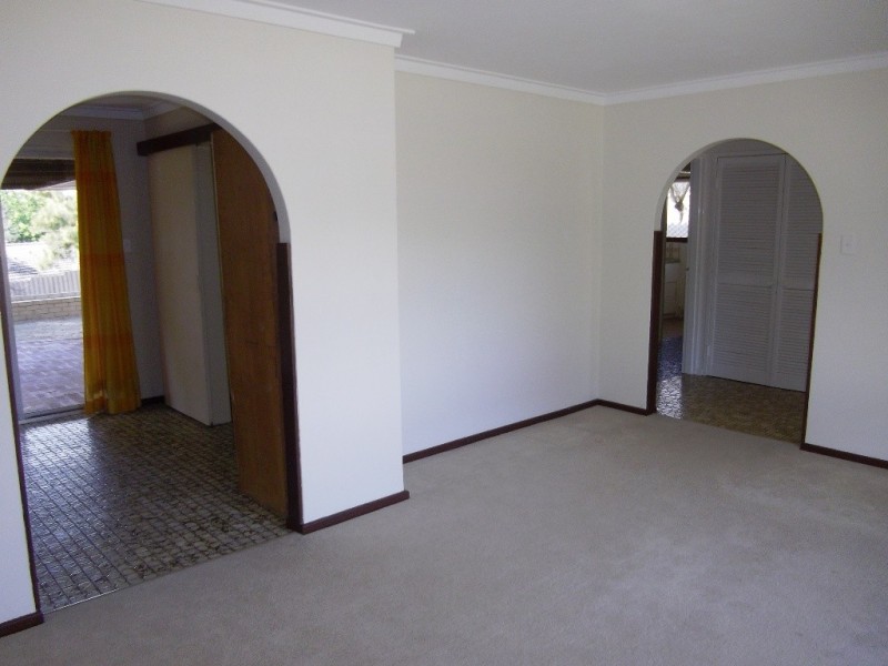 16 Cowling Way, Parmelia WA 6167