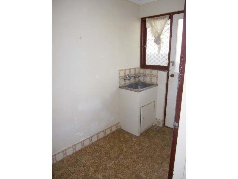 16 Cowling Way, Parmelia WA 6167