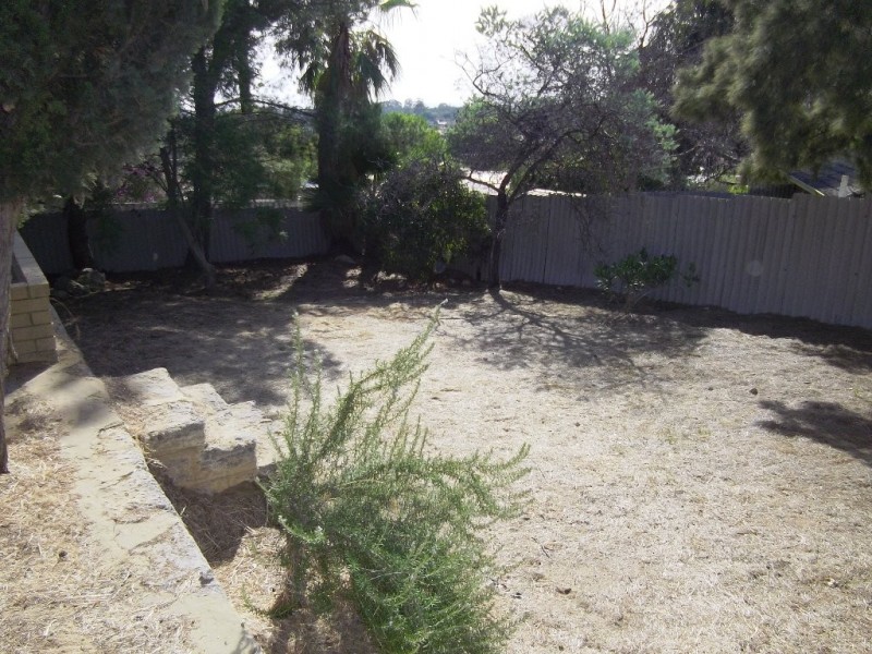 16 Cowling Way, Parmelia WA 6167