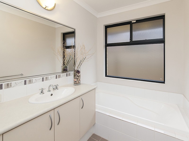 26 McKenzie Corner, Bertram WA 6167