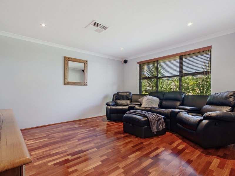 121 Runnymede Gate, Wellard WA 6170