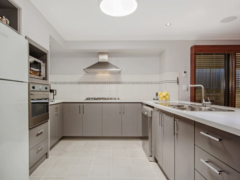 121 Runnymede Gate, Wellard WA 6170