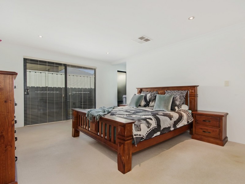 121 Runnymede Gate, Wellard WA 6170