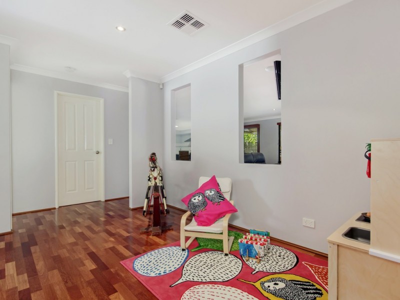 121 Runnymede Gate, Wellard WA 6170