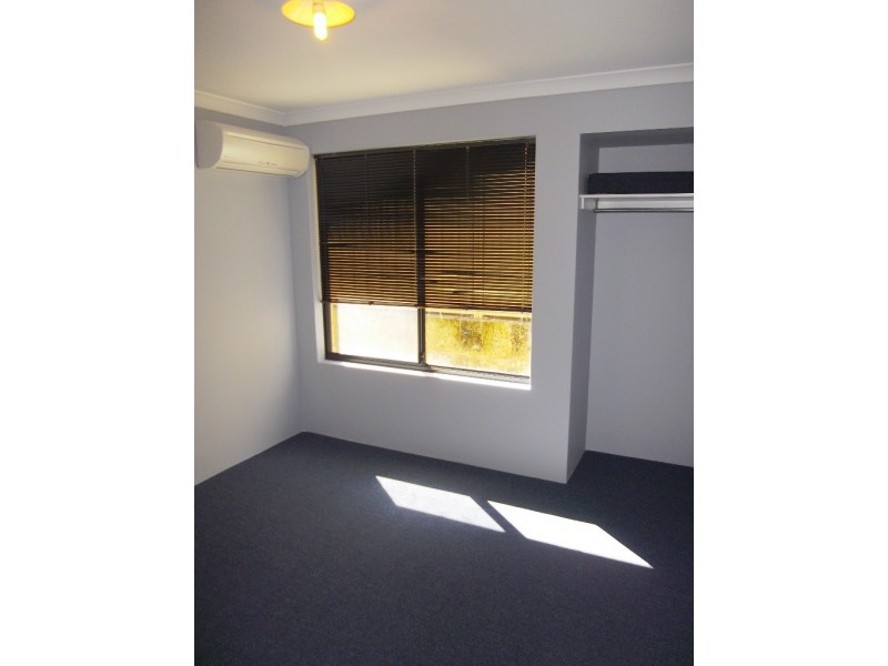 16 Oakham Way, Orelia WA 6167