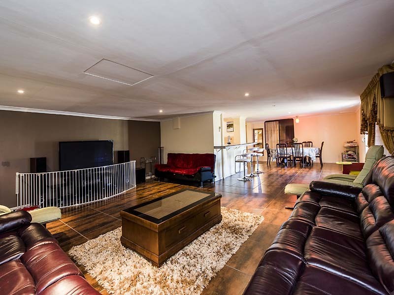 10 Burrows Place, Parmelia WA 6167