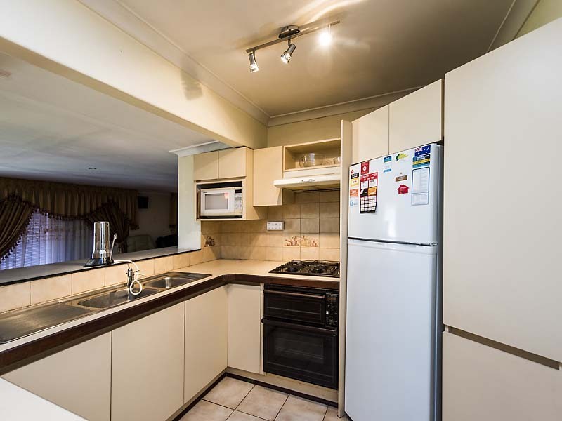 10 Burrows Place, Parmelia WA 6167