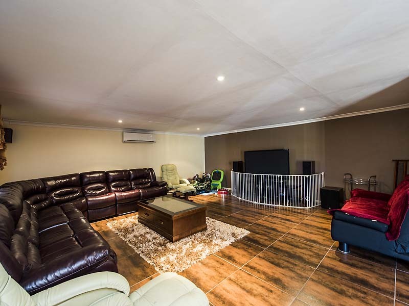 10 Burrows Place, Parmelia WA 6167
