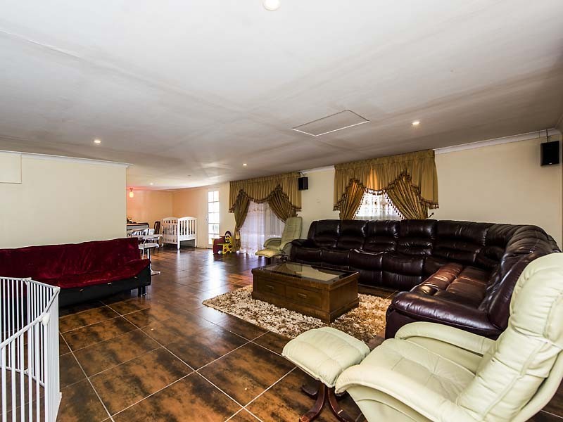 10 Burrows Place, Parmelia WA 6167