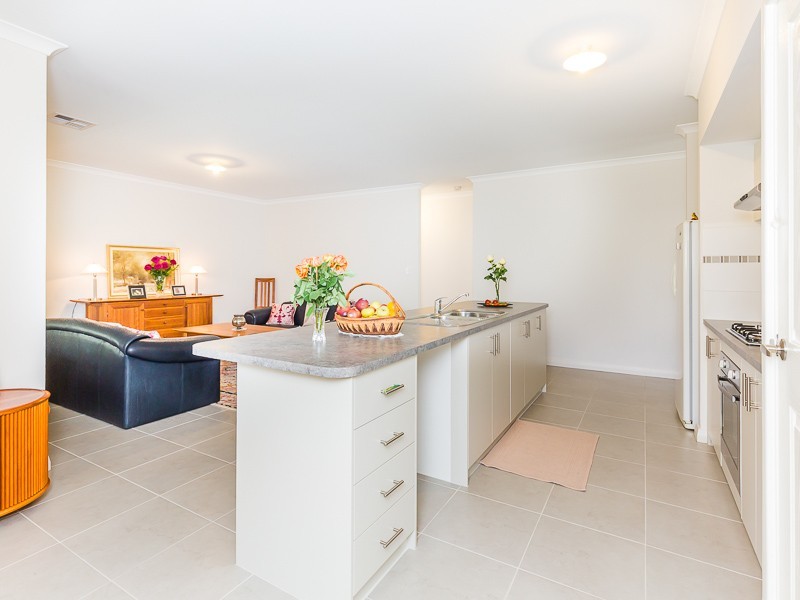 39 Runnymede Gate, Wellard WA 6170