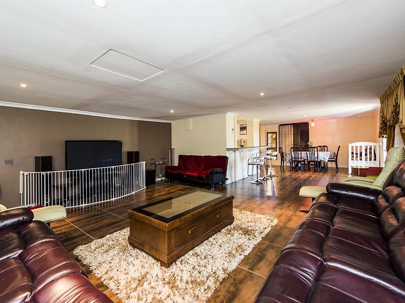 10 Burrows Place, Parmelia WA 6167