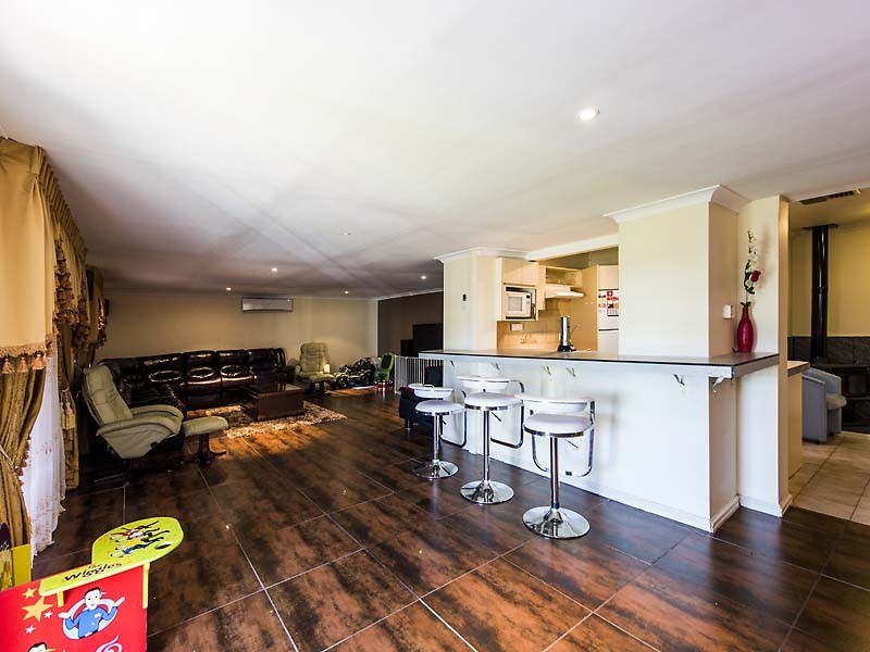 10 Burrows Place, Parmelia WA 6167
