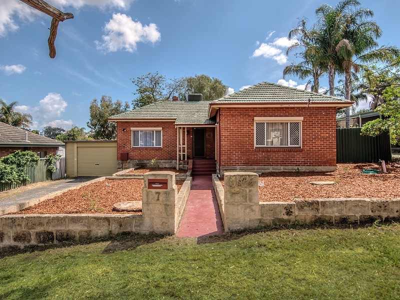 7 LARKIN COURT, Medina WA 6167