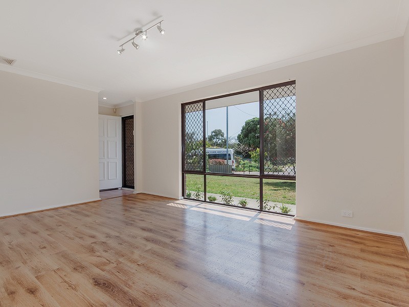 9 Holten Court, Cooloongup WA 6168