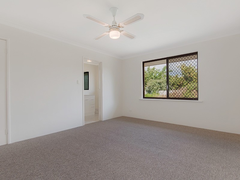 9 Holten Court, Cooloongup WA 6168