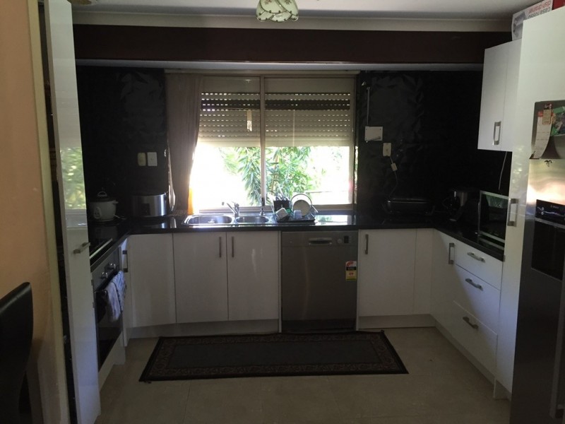 2 FERRIS GREEN, Parmelia WA 6167