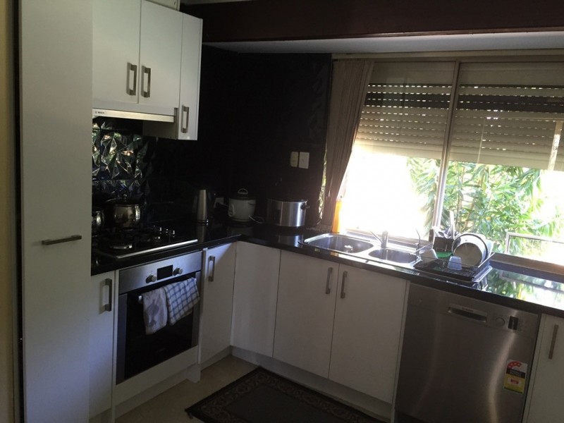 2 FERRIS GREEN, Parmelia WA 6167