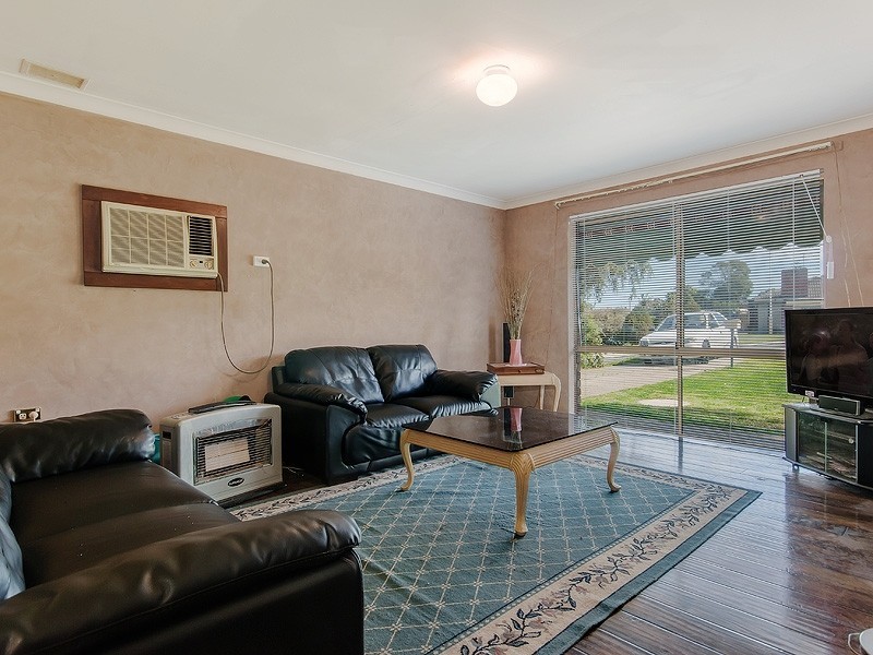 8 JACQUES PLACE, Orelia WA 6167