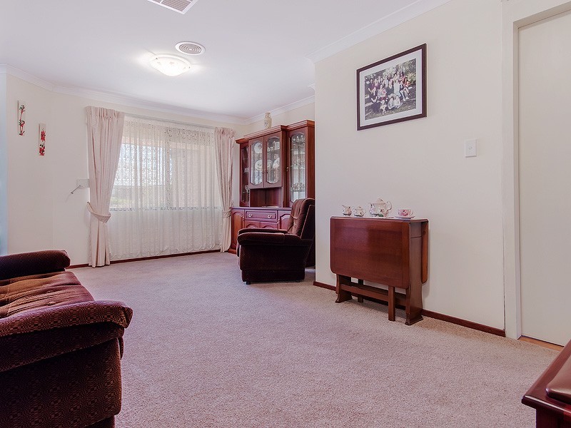 9 ADDINGHAM CRESCENT, Bertram WA 6167
