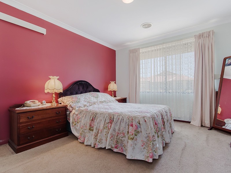 9 ADDINGHAM CRESCENT, Bertram WA 6167