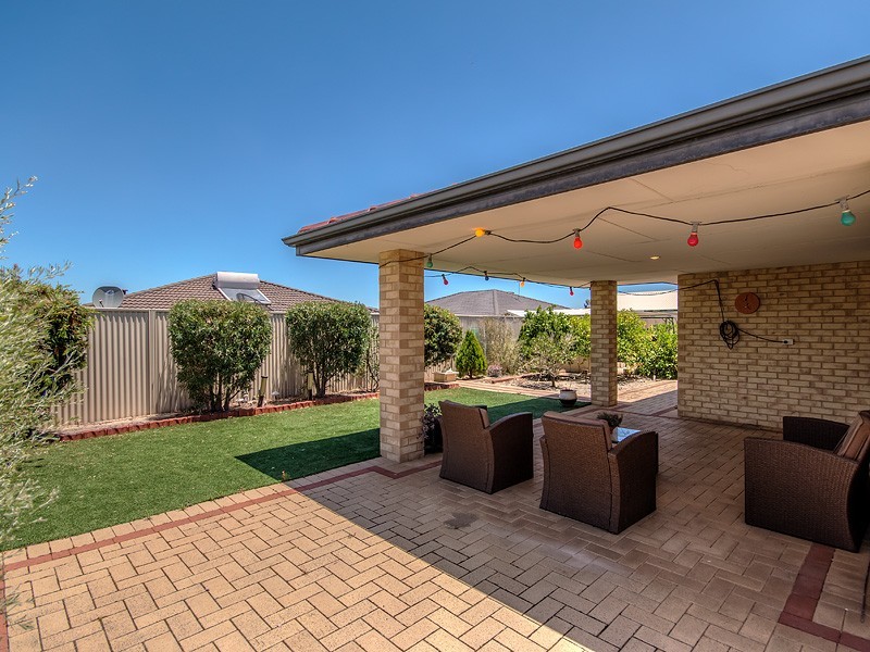 9 ADDINGHAM CRESCENT, Bertram WA 6167