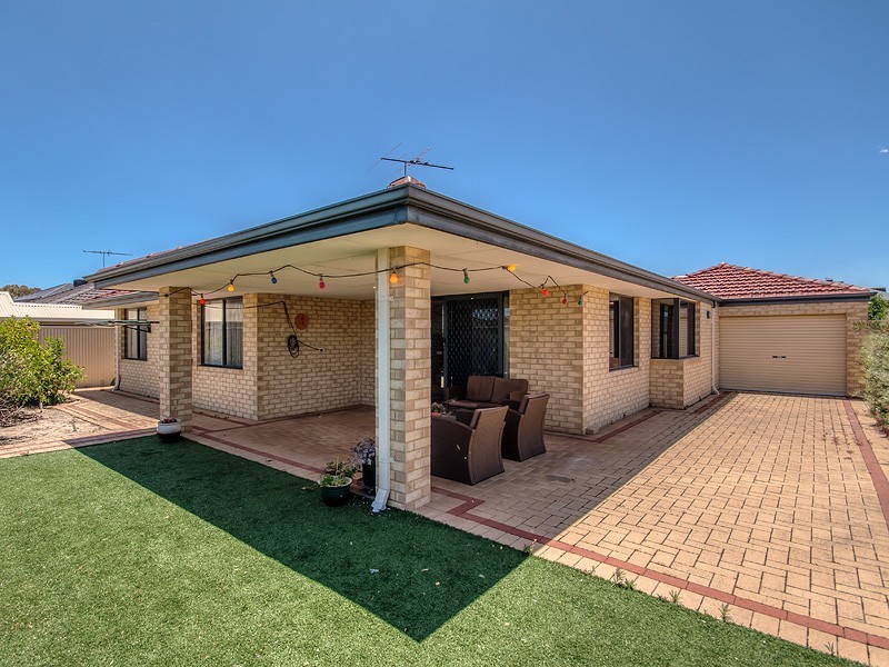 9 ADDINGHAM CRESCENT, Bertram WA 6167