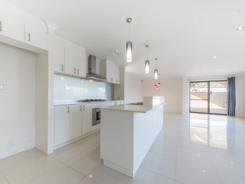 24 HEATHCOTE WAY, Bertram WA 6167