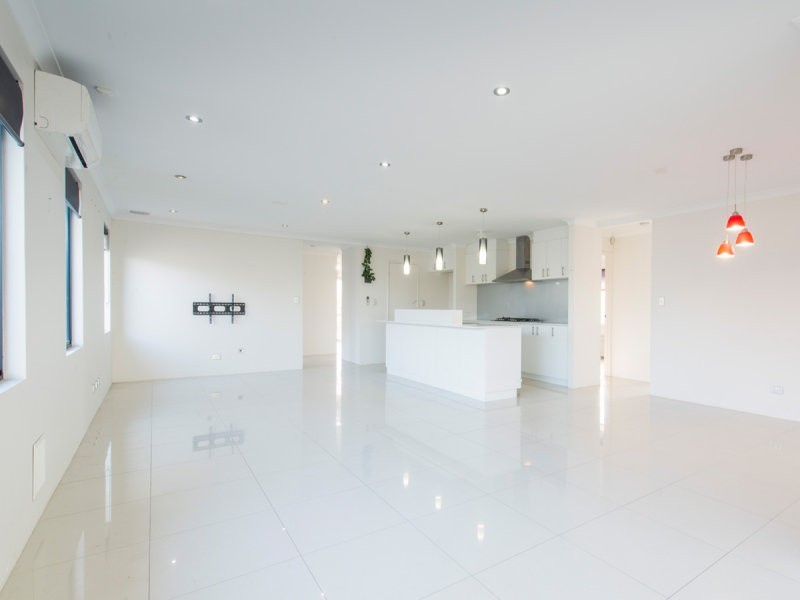 24 HEATHCOTE WAY, Bertram WA 6167