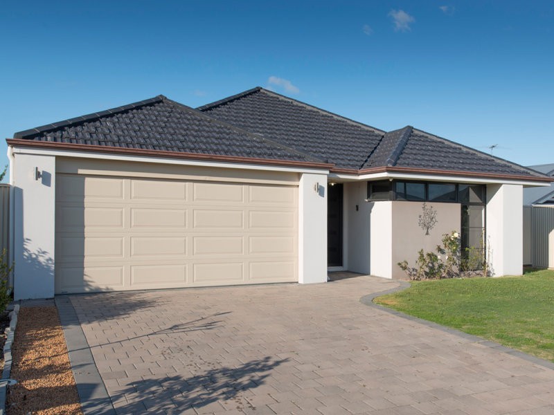 24 HEATHCOTE WAY, Bertram WA 6167