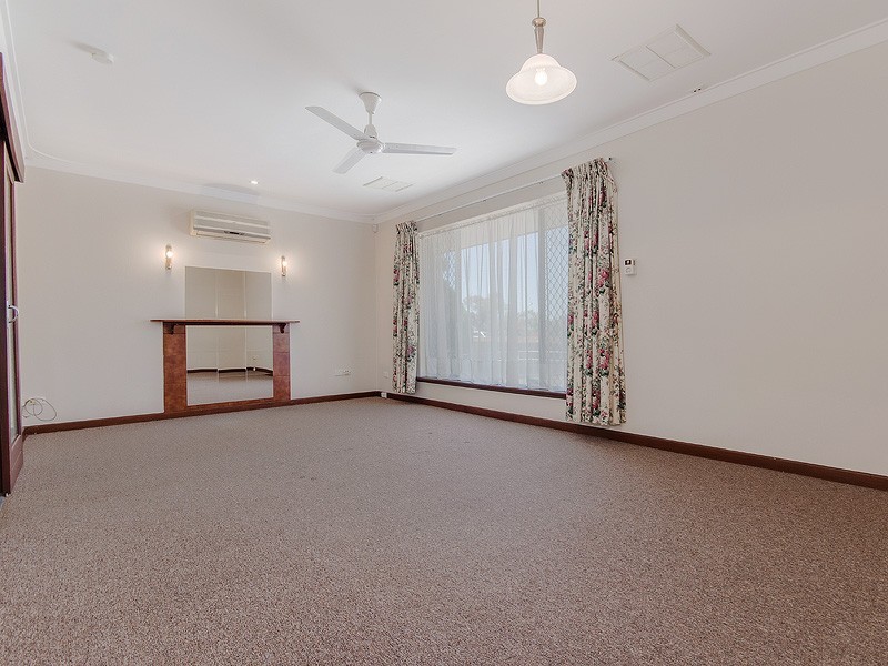 9 Sicklemore Road, Parmelia WA 6167