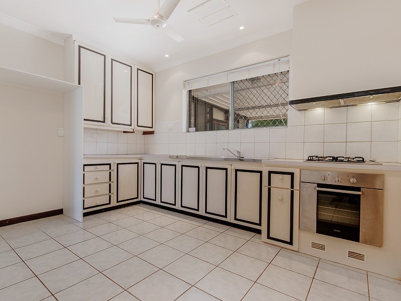 9 Sicklemore Road, Parmelia WA 6167