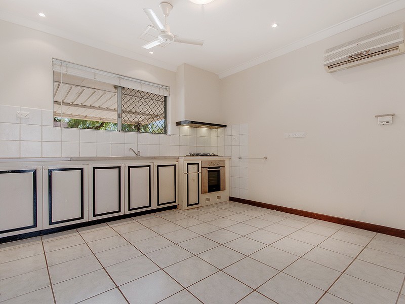 9 Sicklemore Road, Parmelia WA 6167