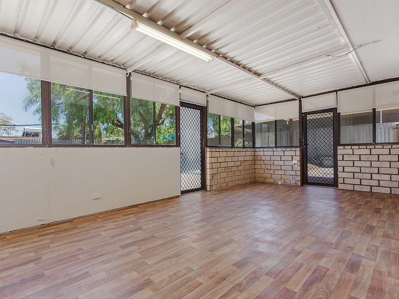 9 Sicklemore Road, Parmelia WA 6167