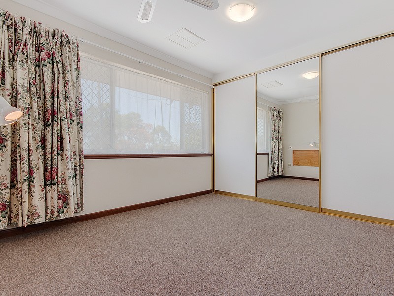 9 Sicklemore Road, Parmelia WA 6167