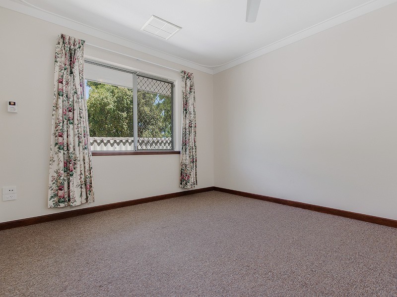 9 Sicklemore Road, Parmelia WA 6167
