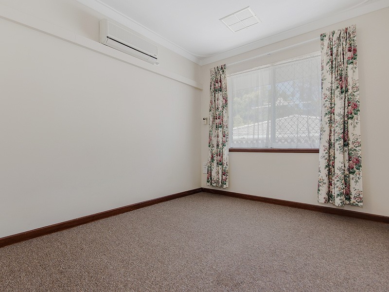 9 Sicklemore Road, Parmelia WA 6167