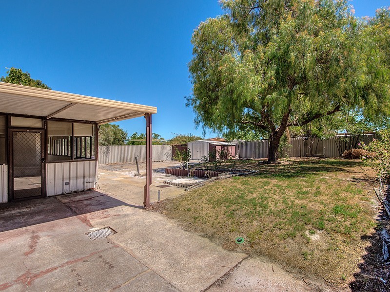 9 Sicklemore Road, Parmelia WA 6167